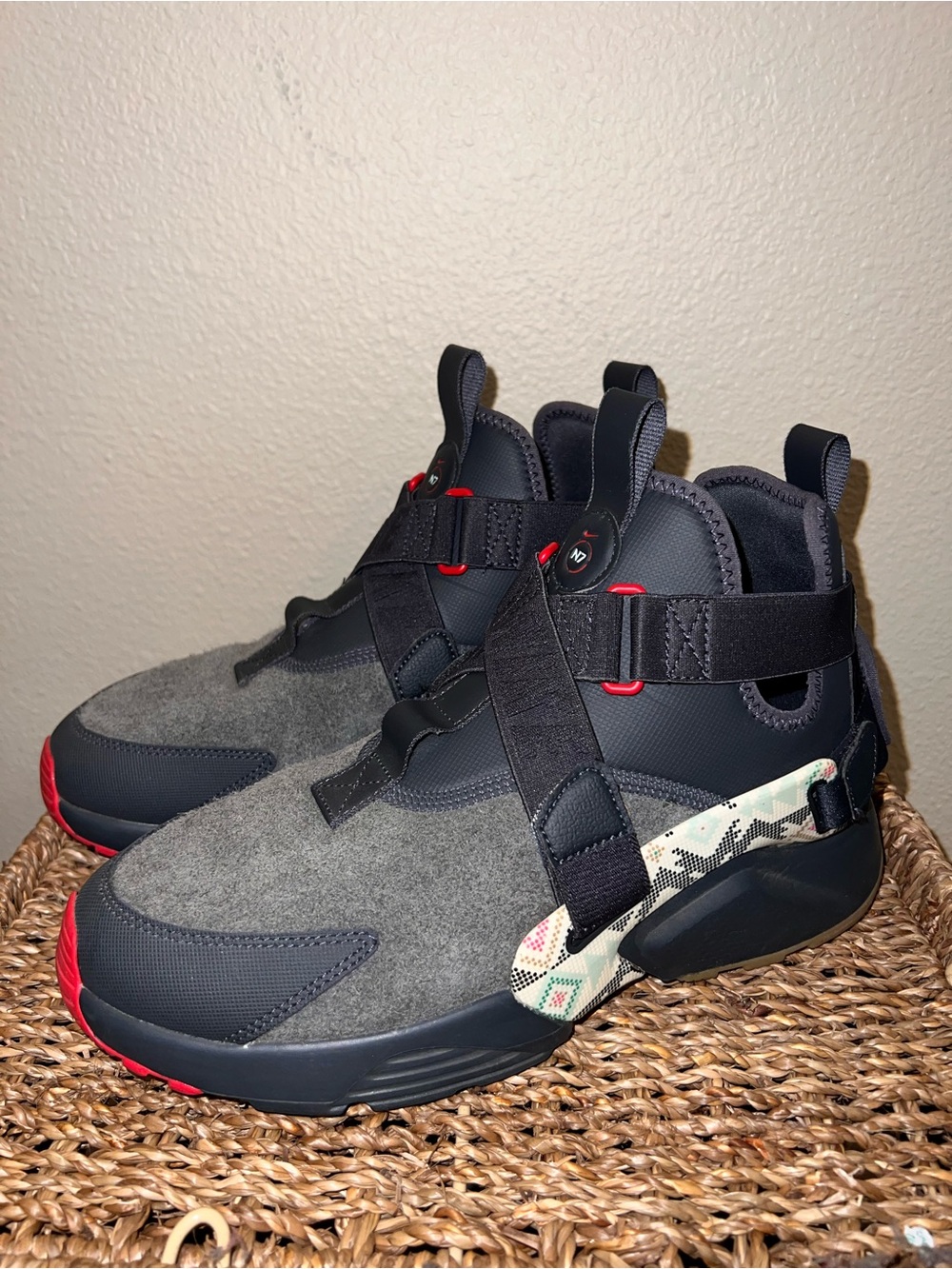 Nike Women’s Air Huarache City Utility Premium N7, size 9